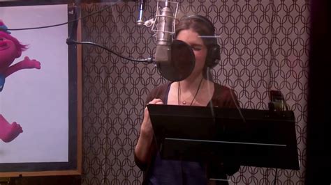 Anna Kendrick Singing Can't Stop the Feeling - YouTube