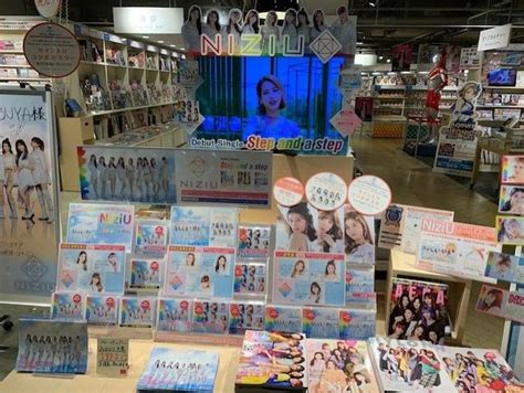 an assortment of magazines are on display in a store with the tv screen ...