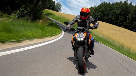 KTM 890 Duke R vs. KTM 790 Duke - Muss es immer die Große sein?