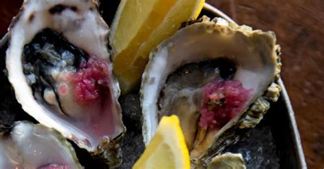 The Effortless Way To Open Fresh Oysters Without Sacrificing Texture