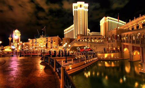 City of Las Vegas in the bright lights wallpapers and images - wallpapers, pictures, photos