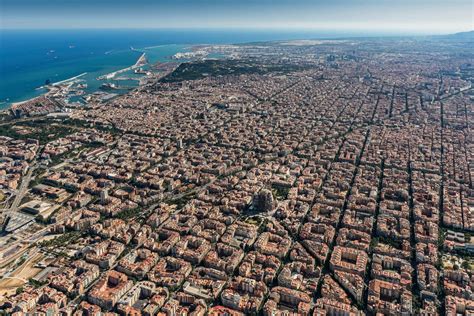 Barcelona from her blu sky | Fotos de barcelona, Barcelona, Vista aerea