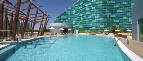 hilton-capital-grand-pool - Dubai Reisebüro