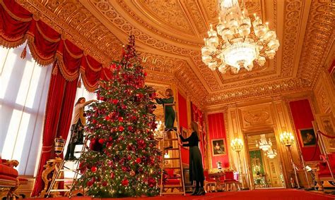 Royal Christmas trees and decorations: see Prince William and Kate ...