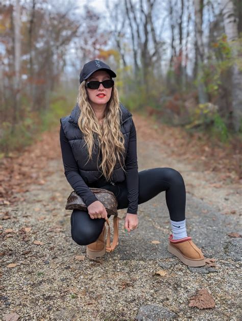 Ugg Tazz Slipper Outfit Inspo: Fall OOTD - The Travelin' Gal