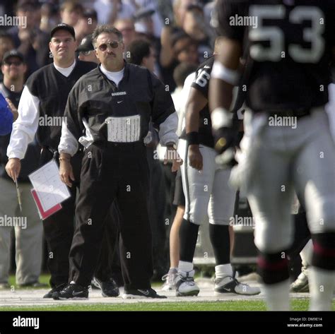 Oakland Raiders special teams coach, Bob Casullo (wearing dark ...