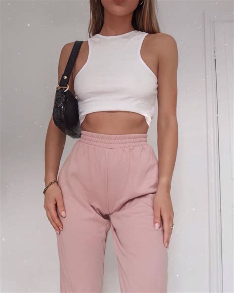 All pink 💗🌸🐷 (@fashioninflux) • #pinkoutfit #outfitdetails #casualstyle Cute Casual Outfits ...