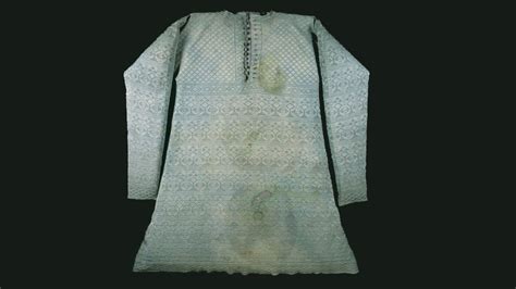 Vest worn by Charles I at execution to be shown - BBC News