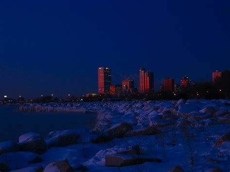 Soul Amp: Milwaukee Skyline photos at night and early morning on Lake ...