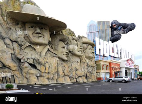 Hollywood wax museum branson hi-res stock photography and images - Alamy