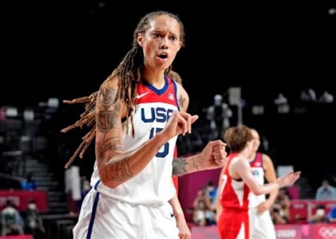 Did Brittney Griner really kneel during the national anthem?