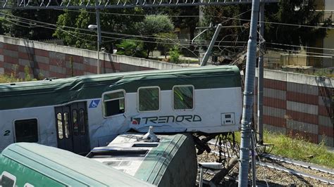 Train derails in Italy, injuring three on board | Al Arabiya English