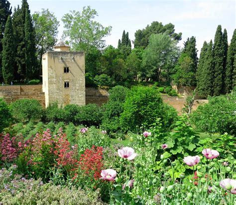 A tour of Alhambra General Life Gardens, famous Moorish gardens