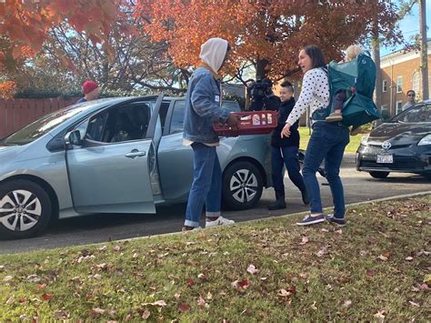 Raleigh nonprofit delivers 1,200 Thanksgiving meals | CBS 17