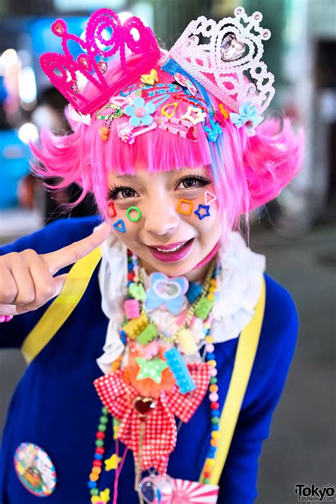 Harajuku Decora Girls w/ Tiaras, Hello Kitty, Care Bears & 6%DOKIDOKI – Tokyo Fashion