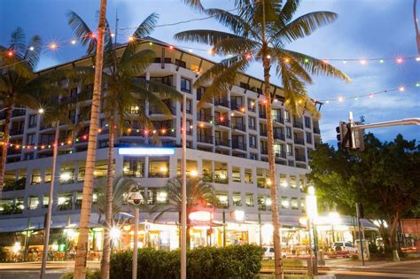 Best Price on Mantra Esplanade Hotel in Cairns + Reviews!