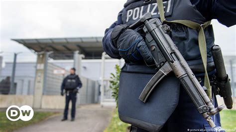 When are German police allowed to use guns? – DW – 06/19/2020