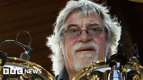 Moody Blues drummer Graeme Edge dies age 80 - BBC News