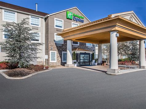 Knoxville Airport Hotel | Holiday Inn Express & Suites Alcoa (Knoxville ...