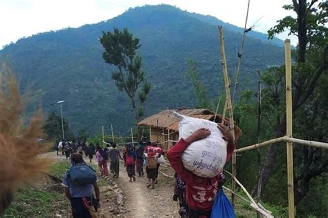 Myanmar town near India border sees exodus as thousands flee fighting ...