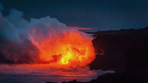 How to See the Lava Flow in Hawaii Volcanoes National Park | Condé Nast ...