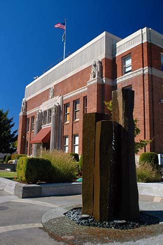 File:Clackamas County Courthouse (Clackamas County, Oregon scenic ...