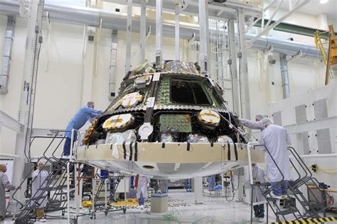 PHOTOS: One-of-a-Kind Heat Shield Installed on NASA’s Orion Spacecraft ...