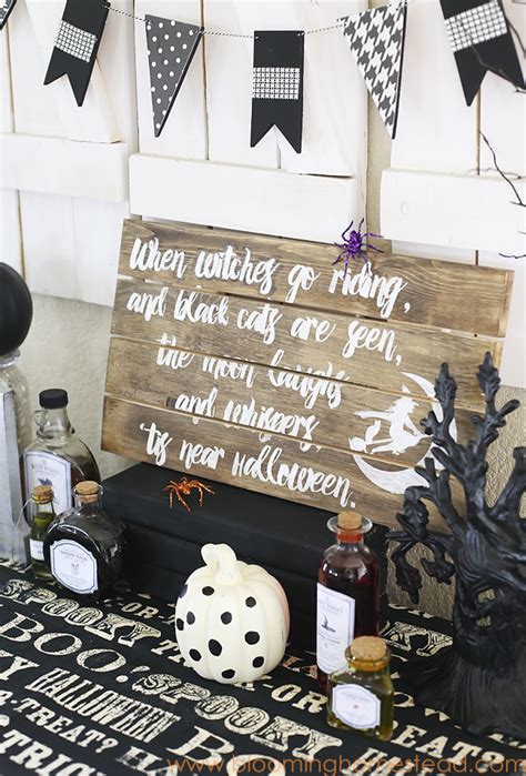 DIY Halloween Sign - Blooming Homestead