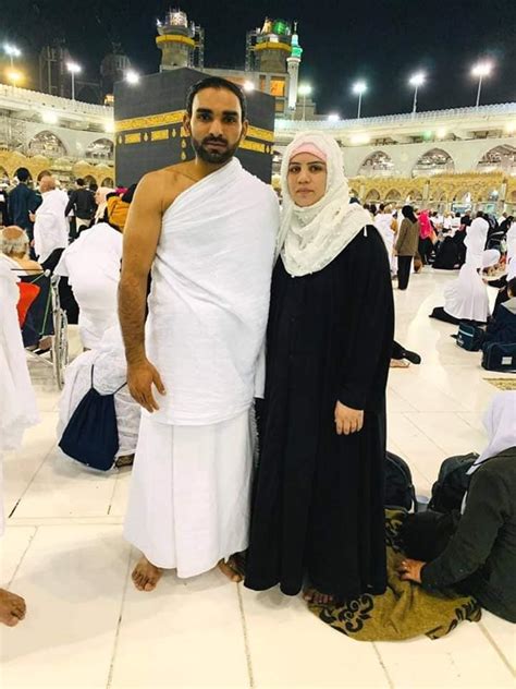 Asif Ali Performing Umrah With His Wife - Cricket Images & Photos