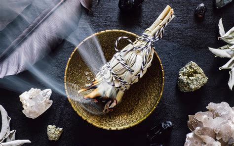 The Ancient Art of Smudging: From Banishing Evil to Curing Ailments | Ancient Origins