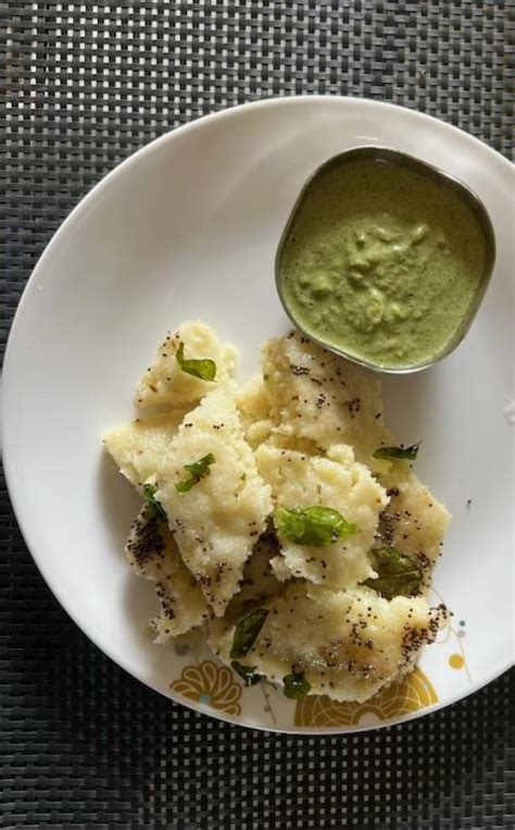 White Dhokla with chutney : r/IndianFoodPhotos