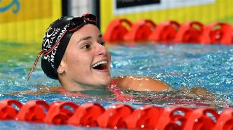 Kaylee McKeown Breaks 200m Short-Course Backstroke World Record ...