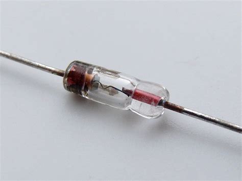 Germanium Diode 1N60 - Crystal radio - Wikipedia | Diode, Radio, Crystals