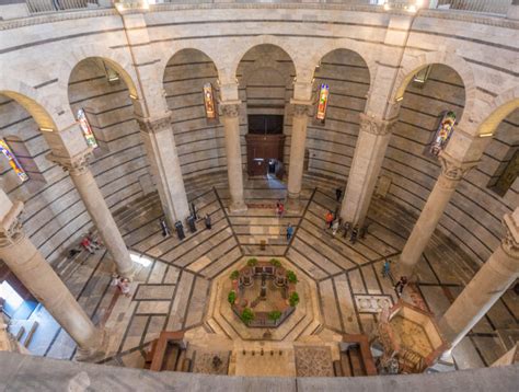 Climbing the leaning tower of Pisa | Going inside the tower | Info & photos