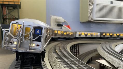 MTH Subway: MTA 4-Car R40 Slant (A) Express Train Action - YouTube