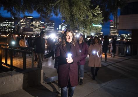 Multnomah County COVID-19 remembrance on Hawthorne Bridge - oregonlive.com