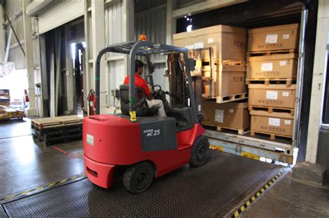 5 Warehouse Forklift Safety Tips