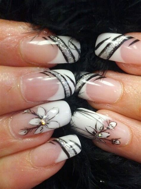 French Tip Nail Designs Black And White - 30 idÃ©es de nail art pour vos pieds : The classic ...