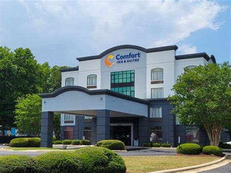 COMFORT INN & SUITES $109 ($̶1̶2̶9̶) - Updated 2023 Prices & Hotel ...