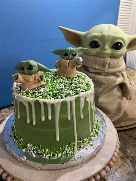 Baby Yoda themed birthday cake | Star wars birthday cake, Themed ...