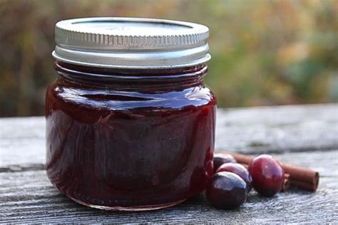 Canning Cranberry Sauce (Jellied or Whole Berry)