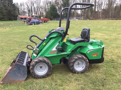 John Deere Garden Tractor With Loader: Avant Loader Attachments