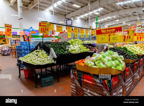 Mexican supermarket hi-res stock photography and images - Alamy