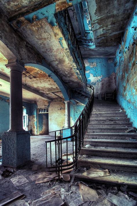 30 Fascinating Abandoned Buildings