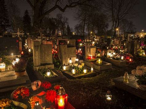 7 Unique Burial Rituals Across the World | Britannica