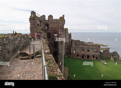 Berwick castle hi-res stock photography and images - Alamy