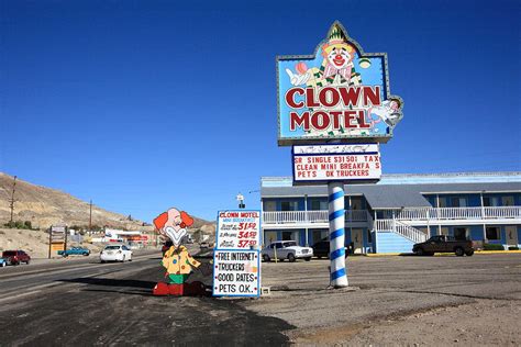 Tonopah Nevada - Clown Motel Photograph by Frank Romeo