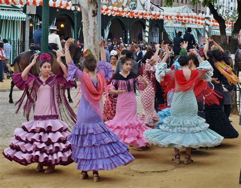 Protagonistas de la feria (2): las sevillanas. | Flamenco, Festivals ...