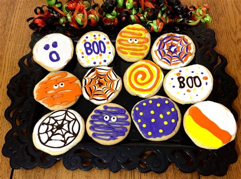 Decorating Halloween Sugar Cookies - The Homespun Chics