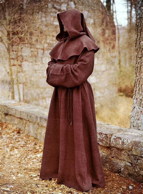 Brown red robe | Medieval clothing, Renaissance clothing, Mens renaissance clothing